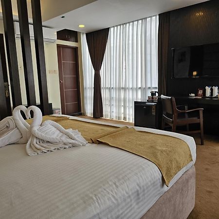 צ'יטגונג White Park Hotel & Suites מראה חיצוני תמונה