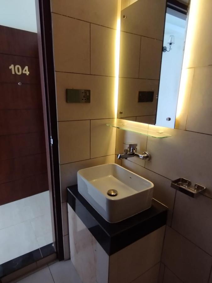 צ'יטגונג White Park Hotel & Suites מראה חיצוני תמונה