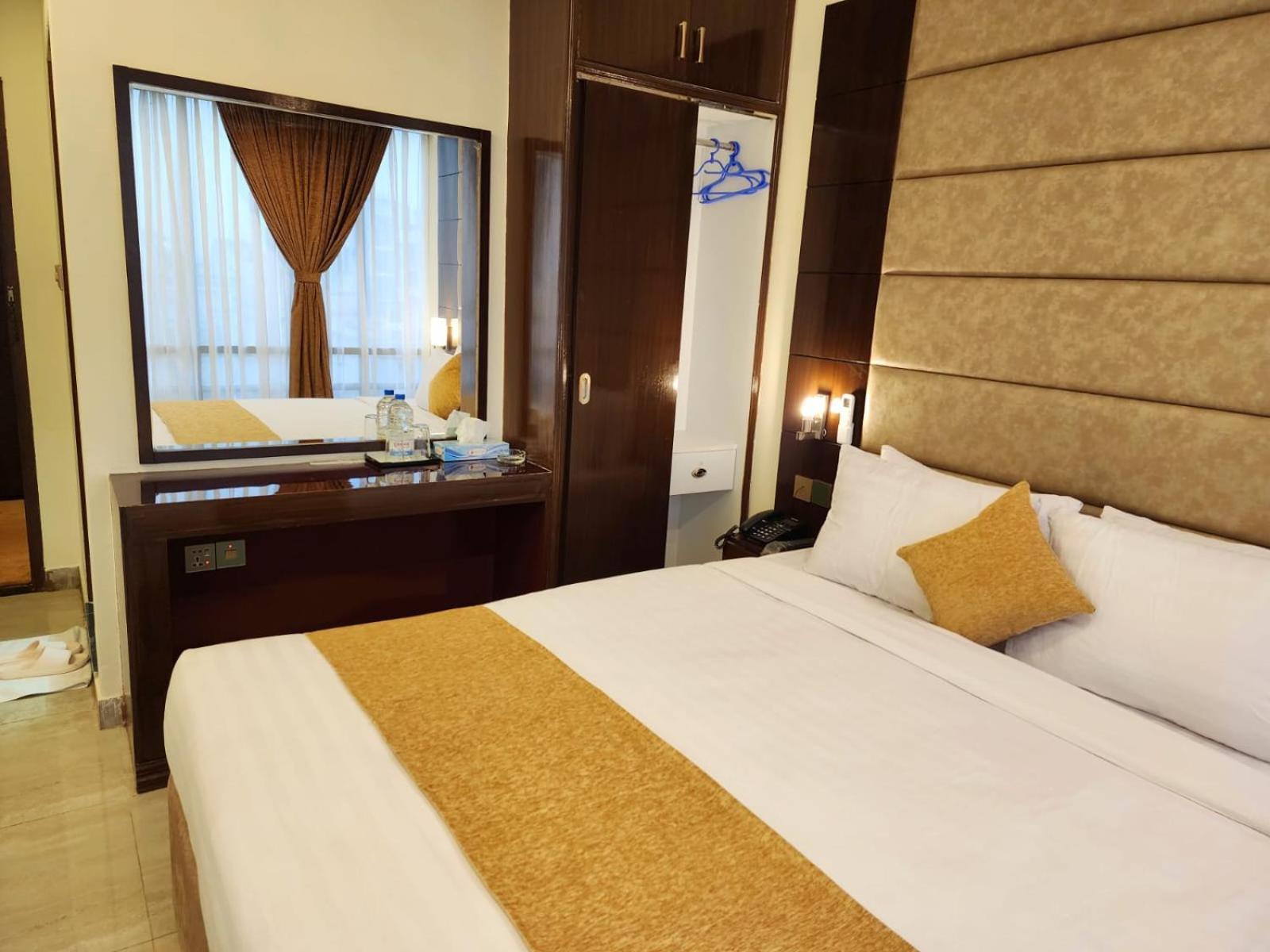 צ'יטגונג White Park Hotel & Suites מראה חיצוני תמונה