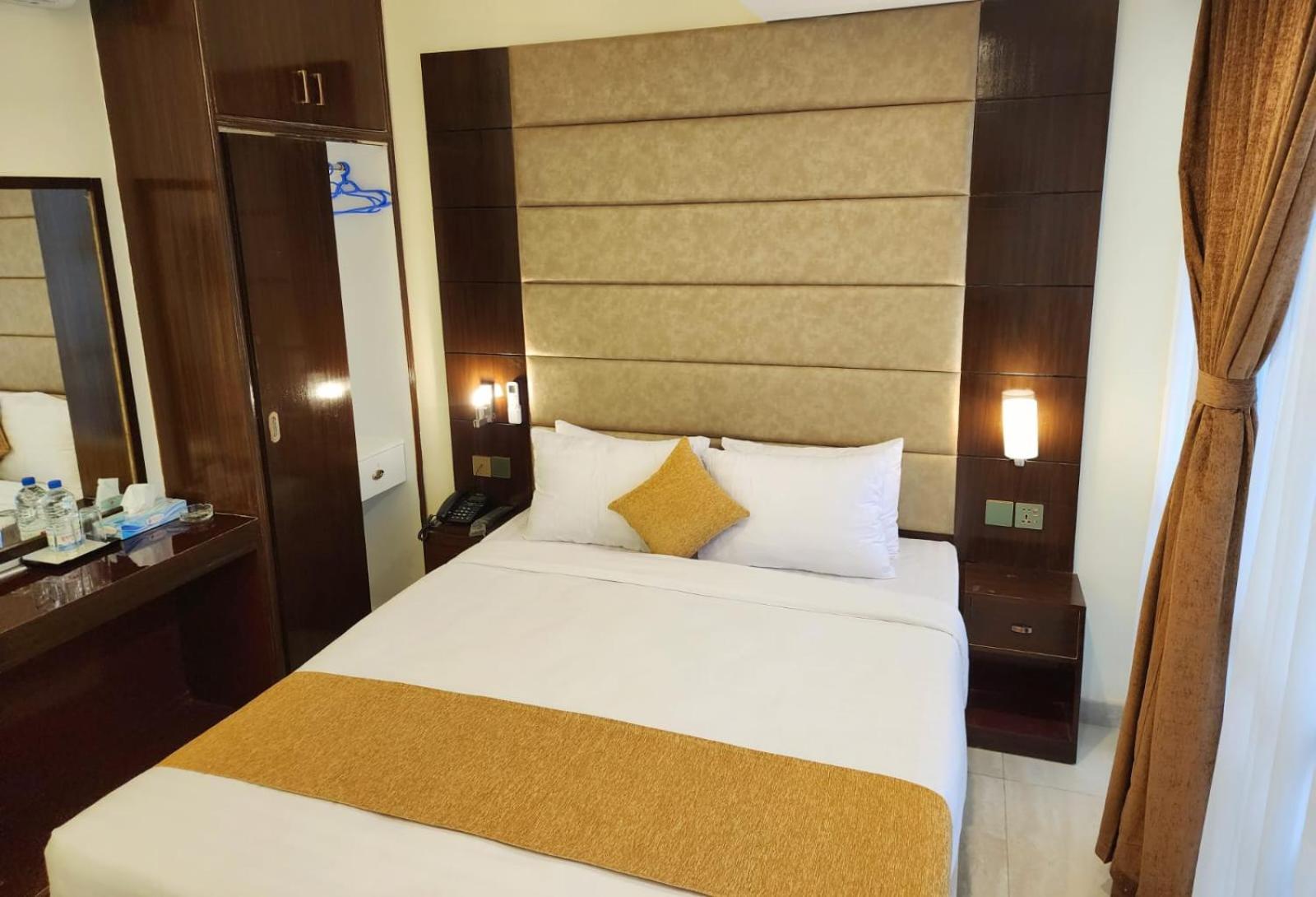 צ'יטגונג White Park Hotel & Suites מראה חיצוני תמונה