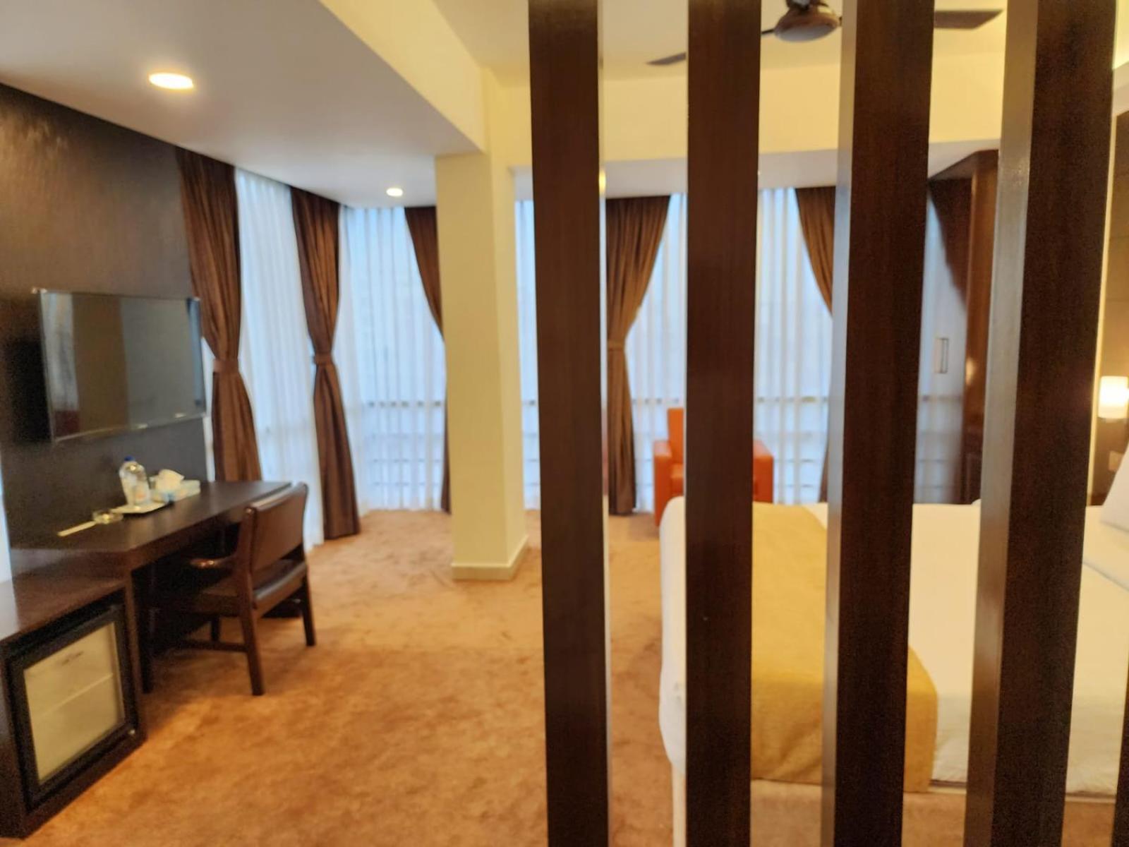 צ'יטגונג White Park Hotel & Suites מראה חיצוני תמונה