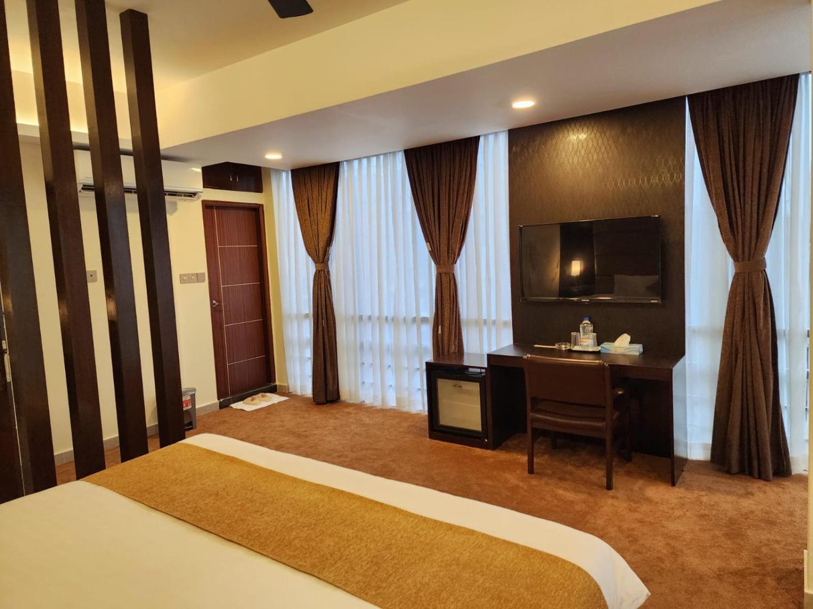 צ'יטגונג White Park Hotel & Suites מראה חיצוני תמונה