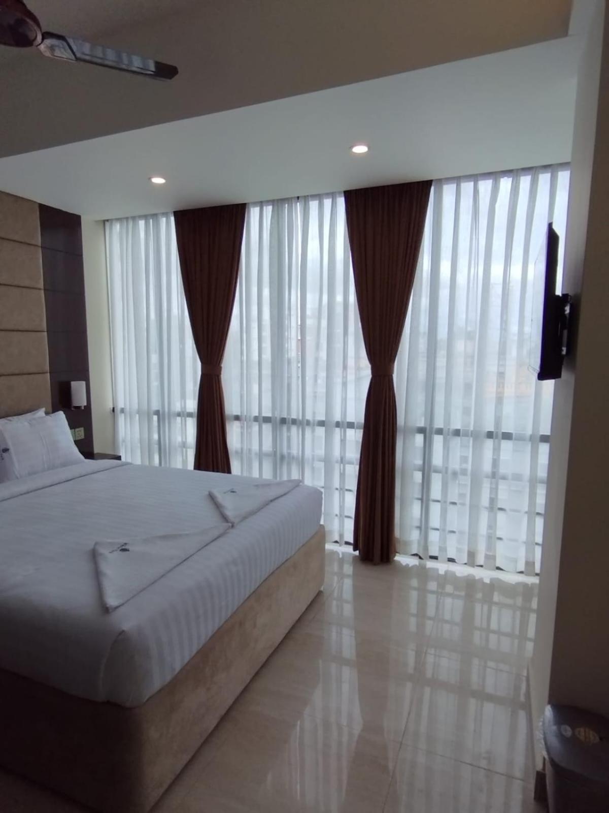 צ'יטגונג White Park Hotel & Suites מראה חיצוני תמונה