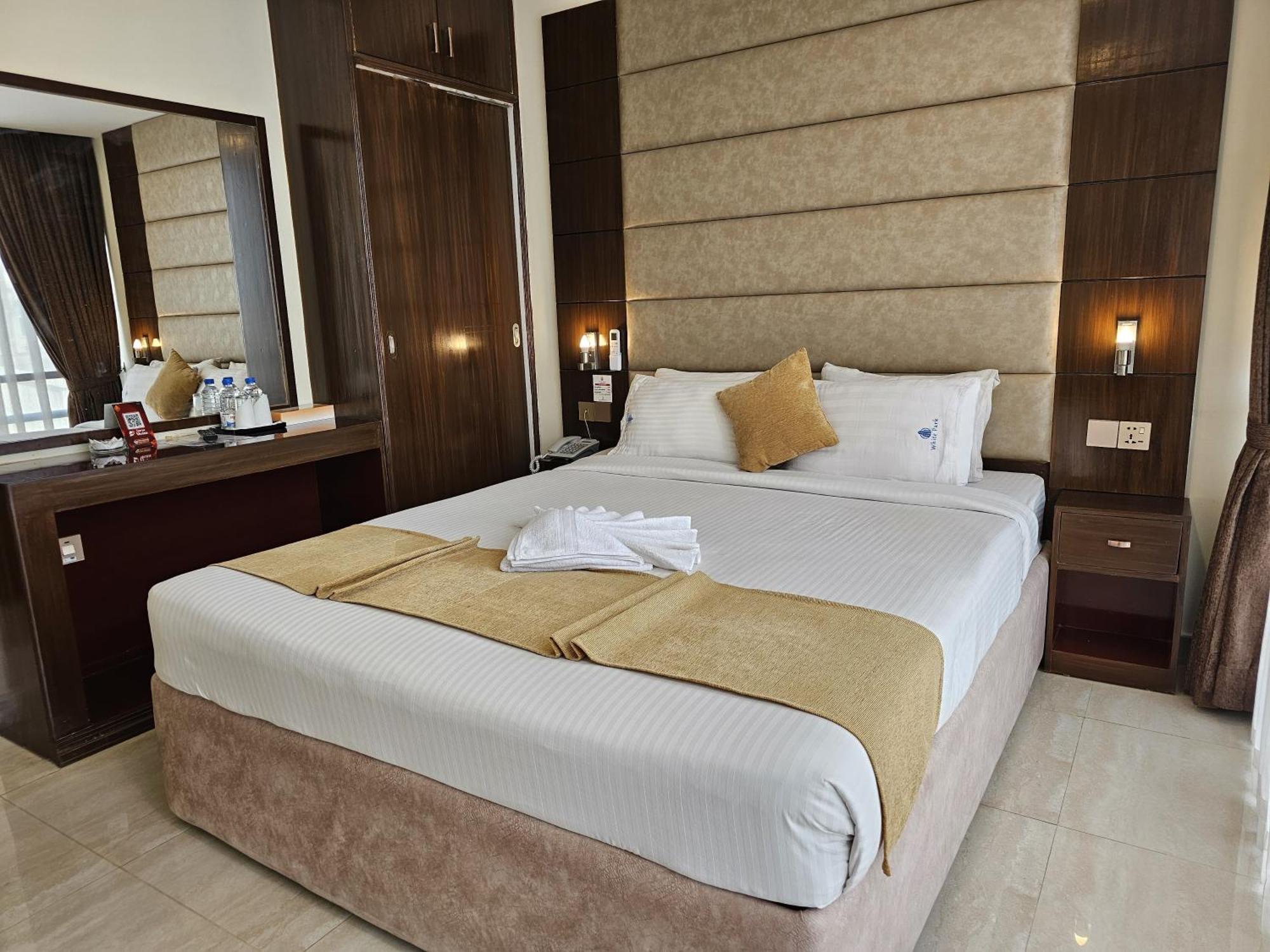 צ'יטגונג White Park Hotel & Suites מראה חיצוני תמונה