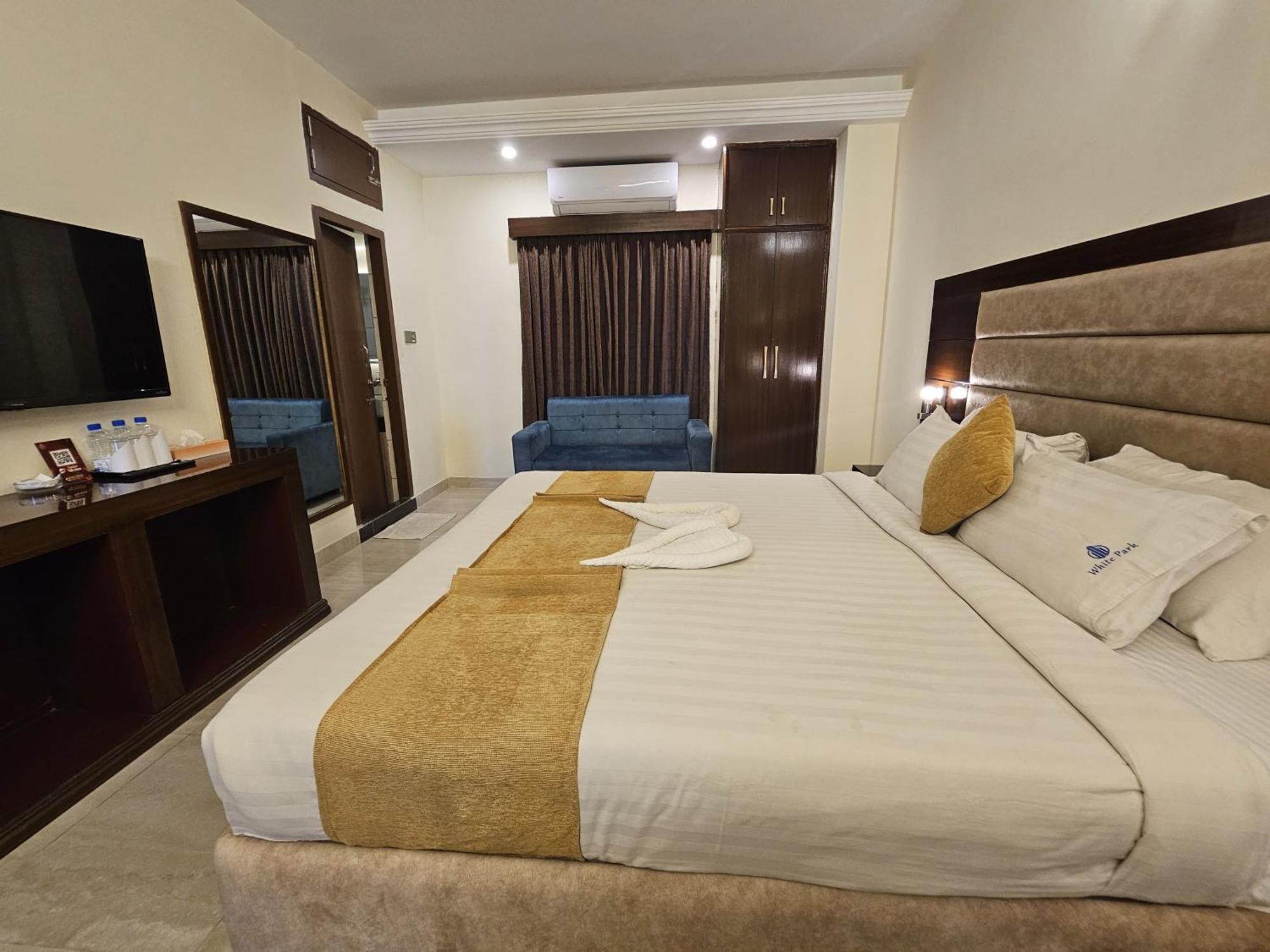 צ'יטגונג White Park Hotel & Suites מראה חיצוני תמונה