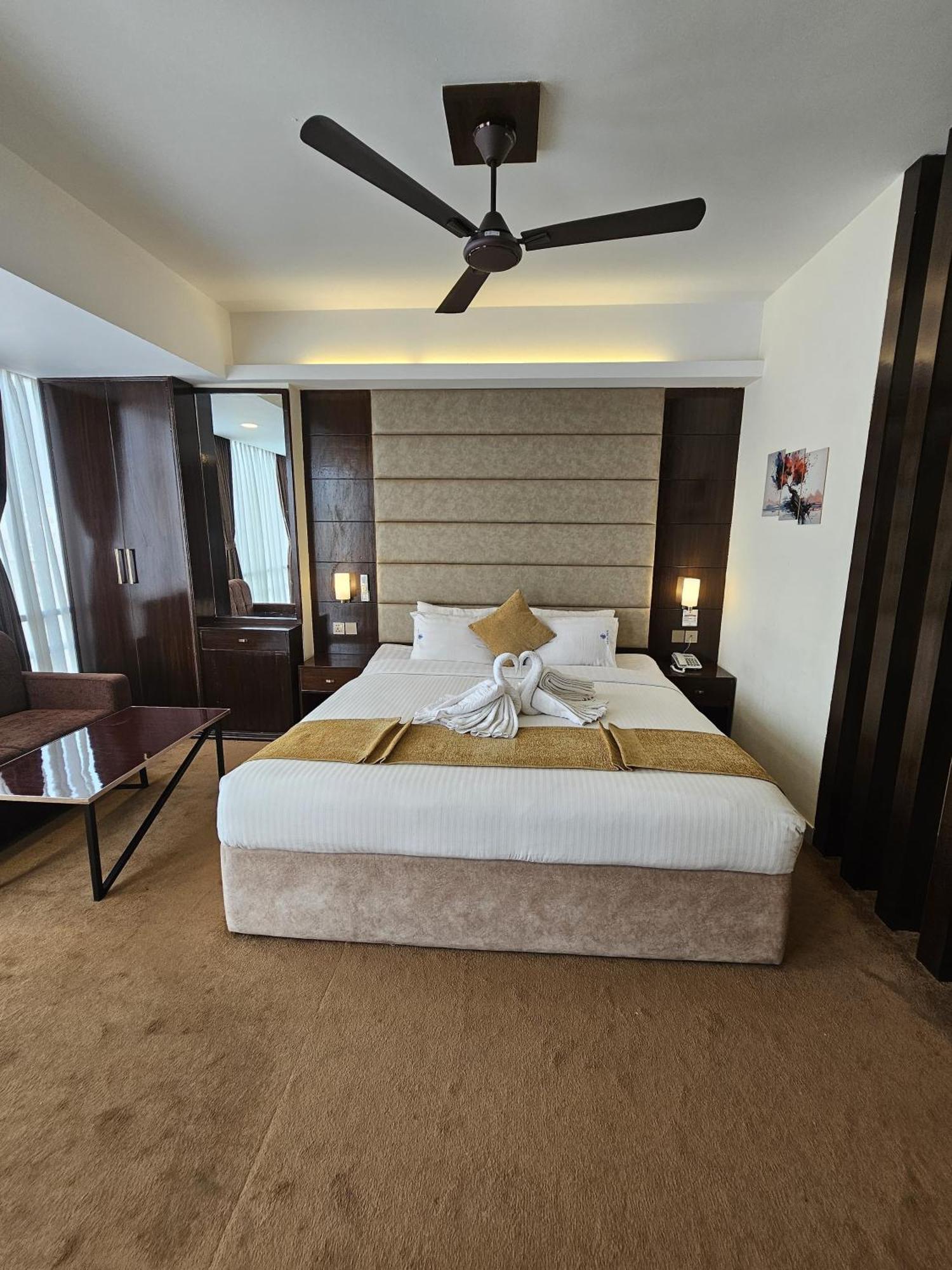 צ'יטגונג White Park Hotel & Suites מראה חיצוני תמונה