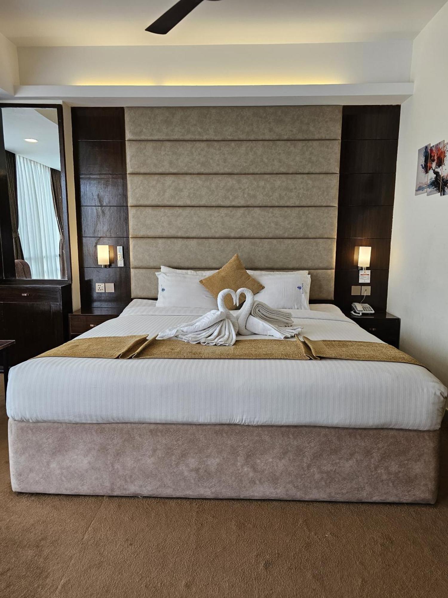 צ'יטגונג White Park Hotel & Suites מראה חיצוני תמונה